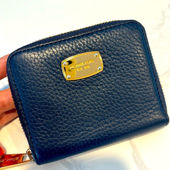 Michael Kors small leather navy wallet - Picture 1 of 7
